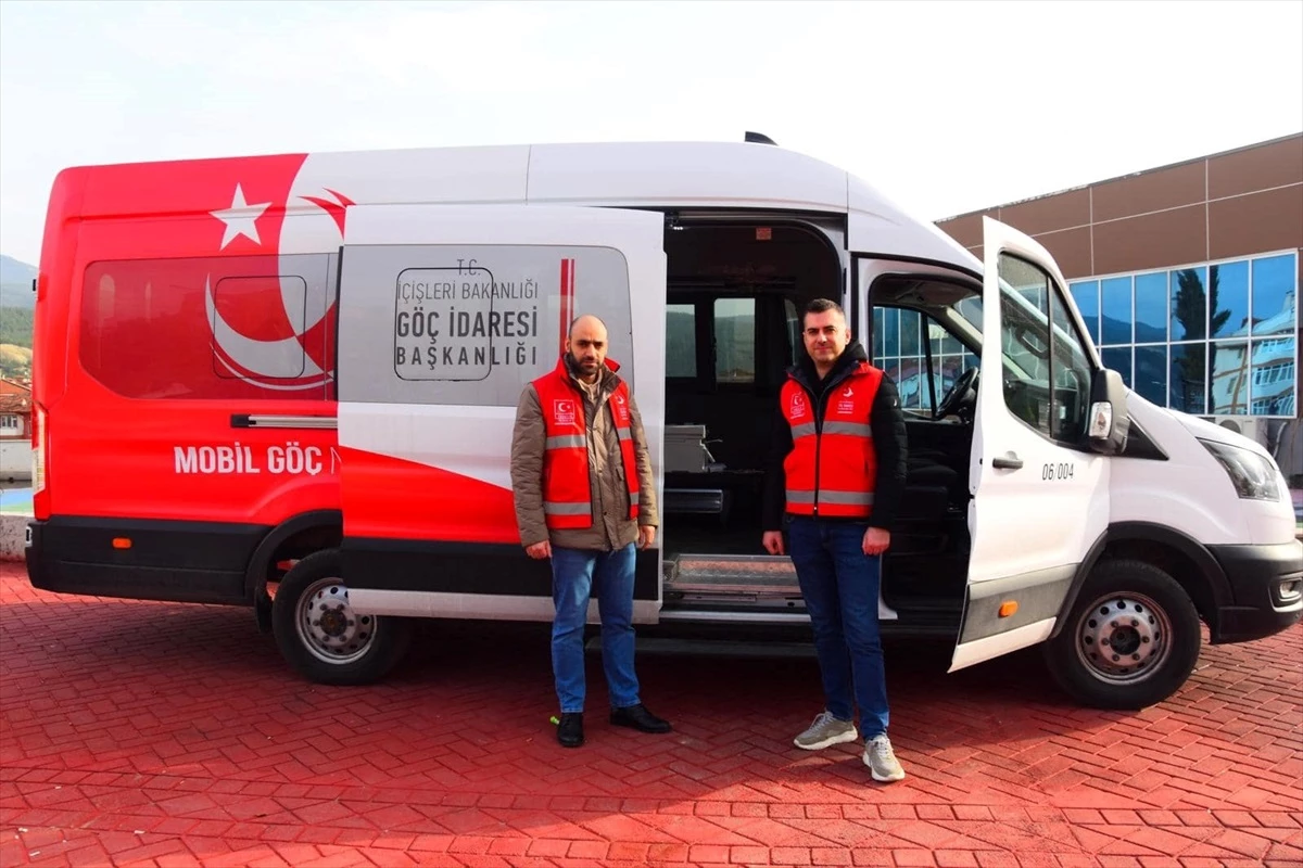 Karabük Valisi Mustafa Yavuz, Mobil Göç Noktası aracına ziyaret gerçekleştirdi