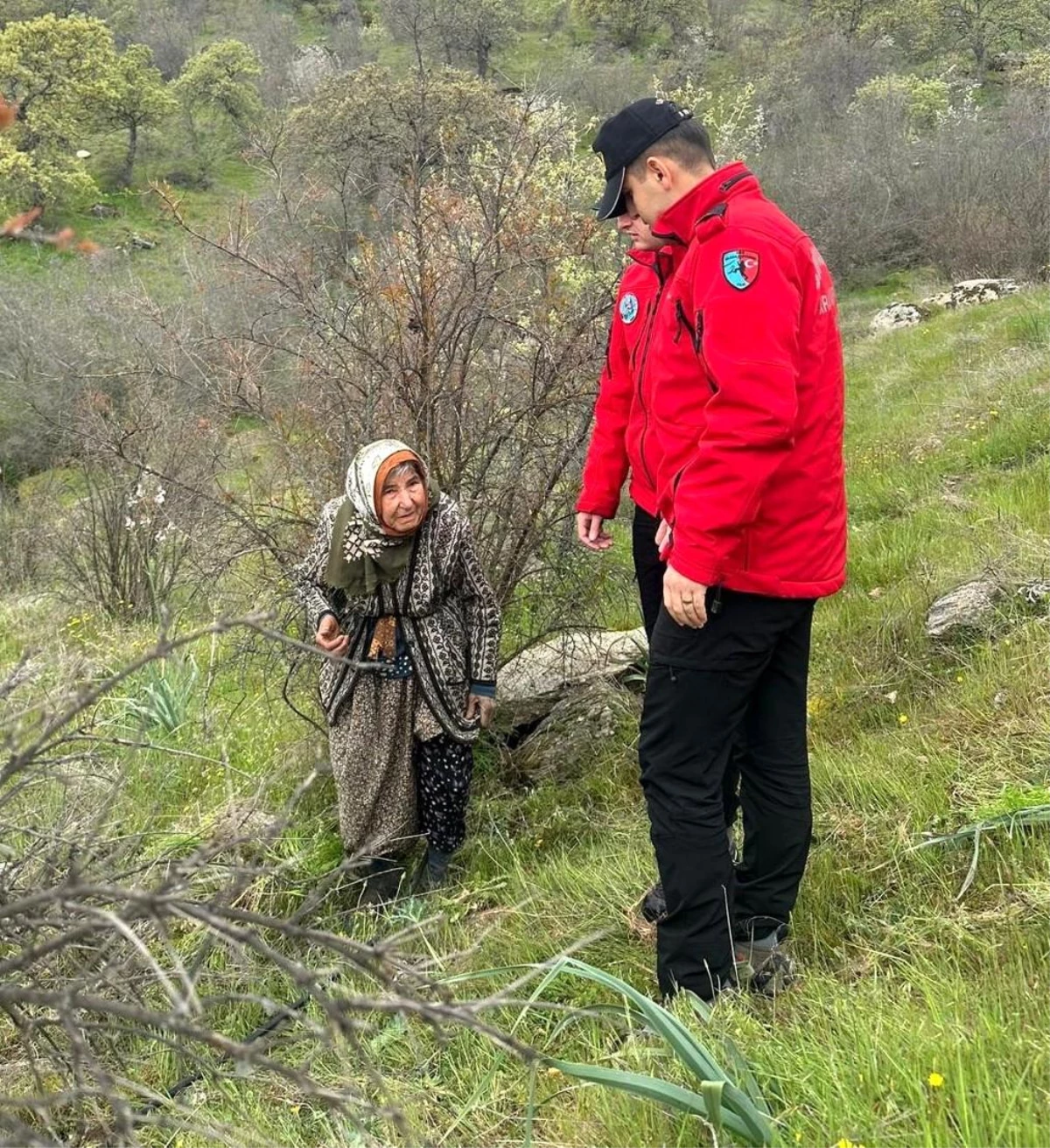 Manisa\'da Kayıp Alzheimer Hastası Kadın Dere Yatağında Bulundu