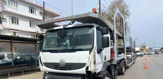 Antalya'da tır ile otomobil çarpıştı: 2'si çocuk 4 kişi yaralandı