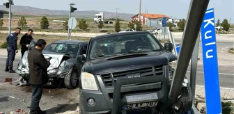 Kırıkkale'de çarpışan otomobil ile pikap kullanılamaz hale geldi