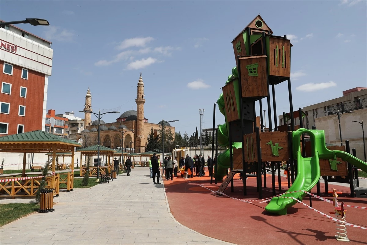 Mardin\'in Artuklu ilçesinde Valilik Parkı hizmete açıldı