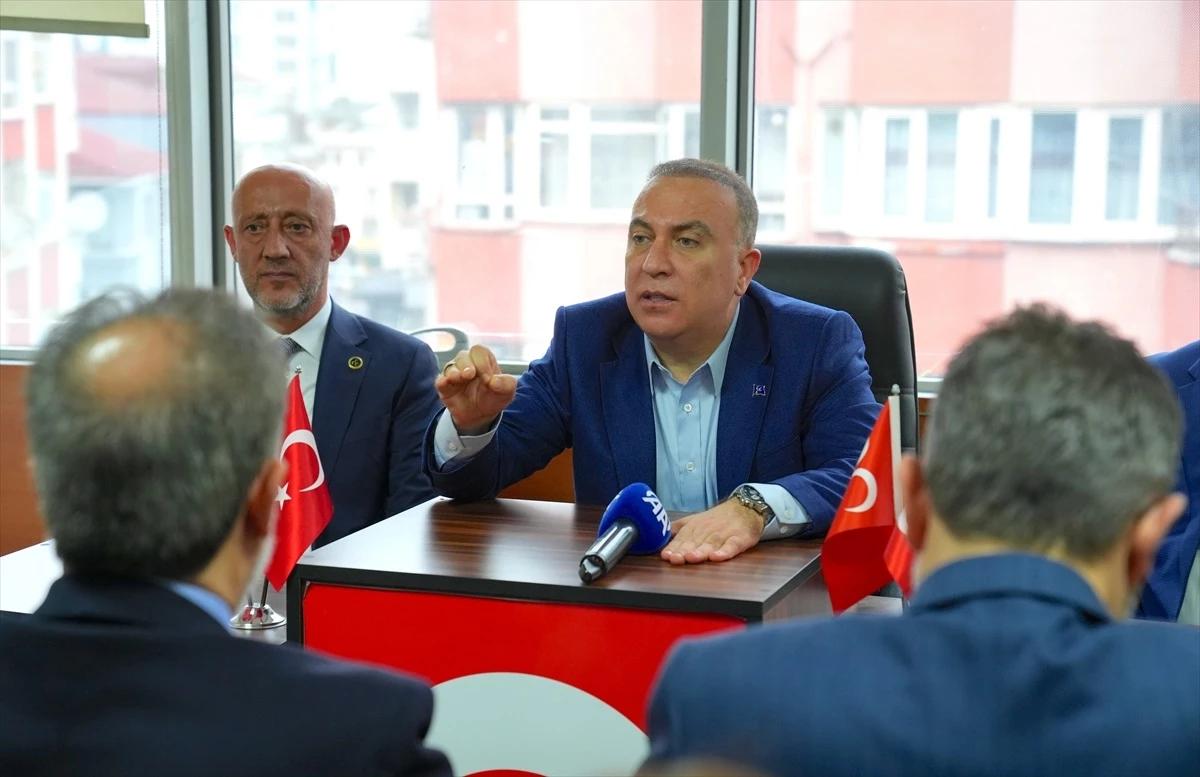 MHP Genel Başkan Yardımcısı İzzet Ulvi Yönter Sultanbeyli ve Ümraniye ilçe başkanlıklarını ziyaret etti