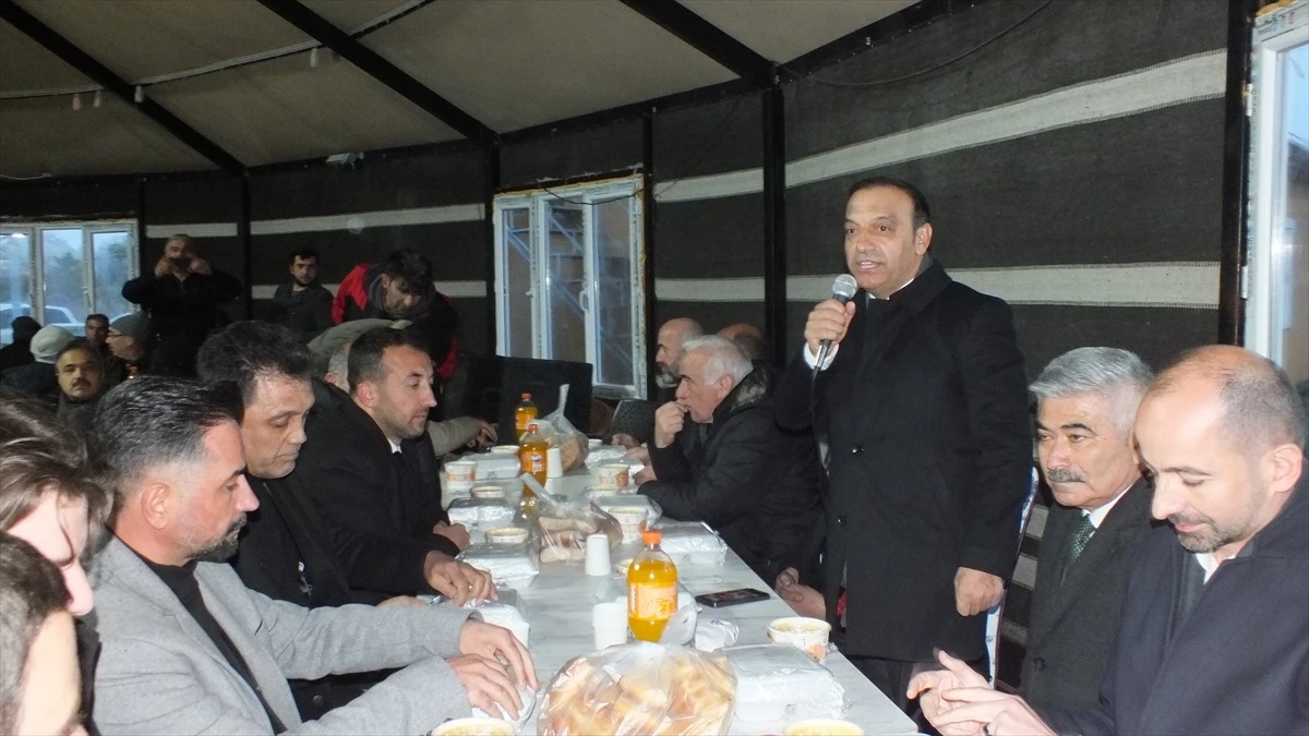 MHP Milletvekili Ahmet Özyürek, Ulaş Belediye Başkanı Turan İlbey\'in iftar programına katıldı