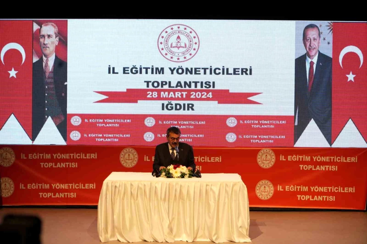 Milli Eğitim Bakanı Yusuf Tekin, Iğdır\'da Eğitim Yöneticileriyle Bir Araya Geldi