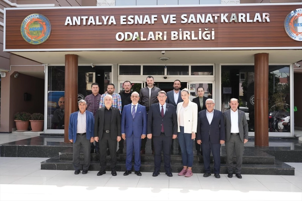 Özdemir Manavoğlu, AESOB\'u ziyaret etti