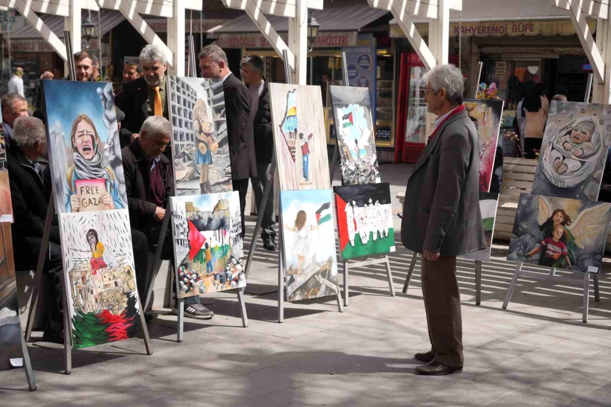 Niğde\'de lise öğrencileri İsrail\'in Gazze\'deki katliamlarına dikkat çekmek amacıyla resim sergisi düzenledi