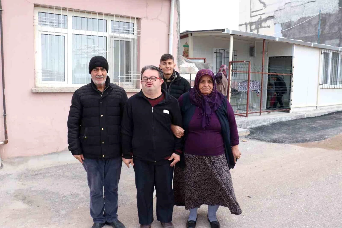 Down Sendromlu Bilal Büyük, Malatya\'da gönüllü muhtarlık için sahaya çıktı