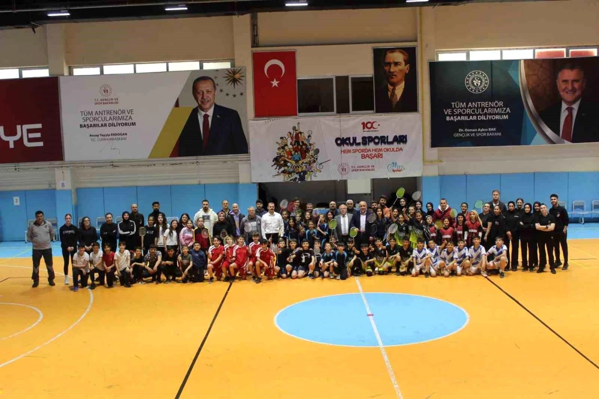 Afyonkarahisar\'da Okul Sporları Badminton Müsabakaları Başladı