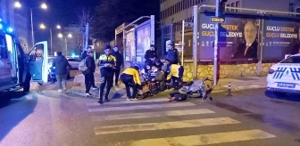 Çorum'da Otomobil ile Motosiklet Çarpıştı: 2 Kişi Yaralandı