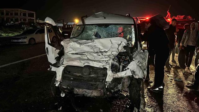Şanlıurfa'da zincirleme kaza: 3 ölü, 6 yaralı Şanlıurfa'da zincirleme kaza: 3 ölü, 6 yaralı