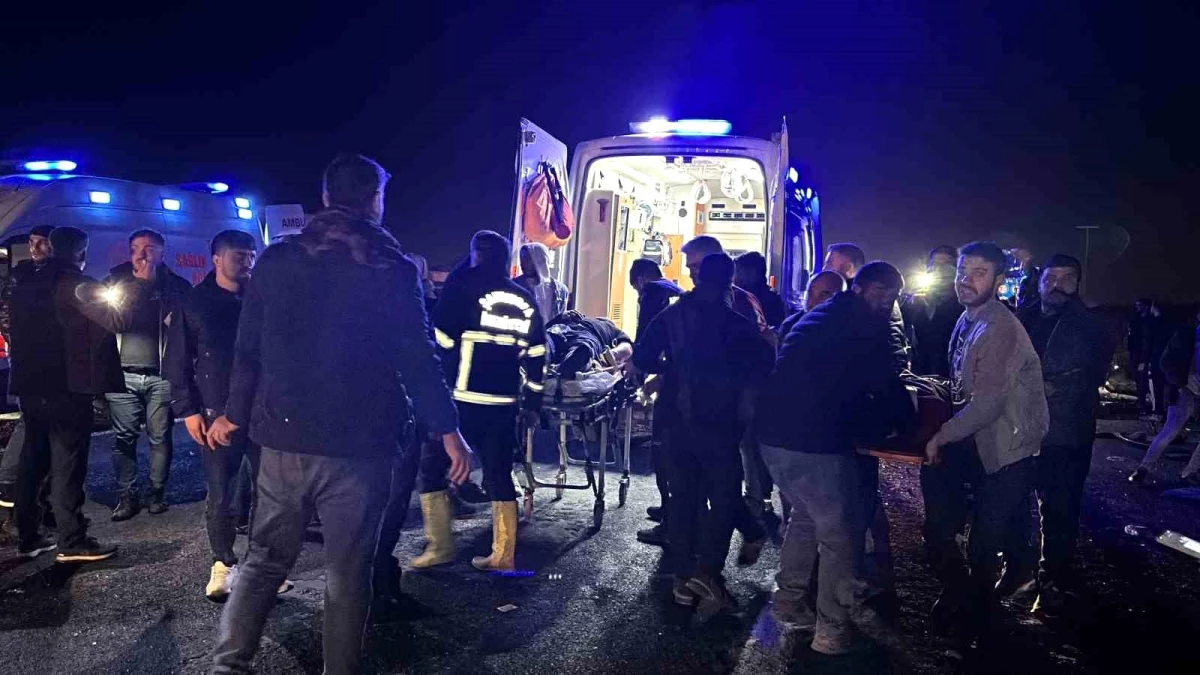 Şanlıurfa\'nın Siverek ilçesinde zincirleme trafik kazası: 3 ölü, 6 yaralı