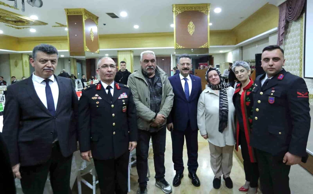 Eskişehir Valisi ve İl Jandarma Komutanlığı tarafından şehit aileleri ve gazilere iftar yemeği düzenlendi