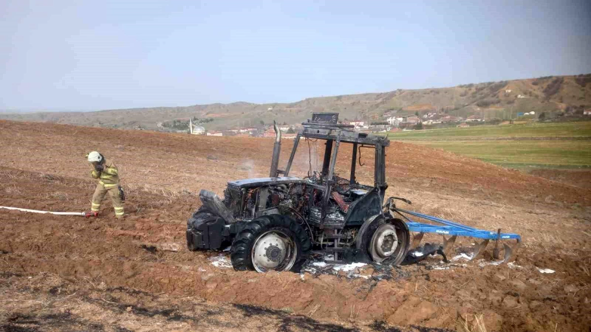 Kırıkkale\'de tarla süren çiftçinin traktörü alevlere teslim oldu