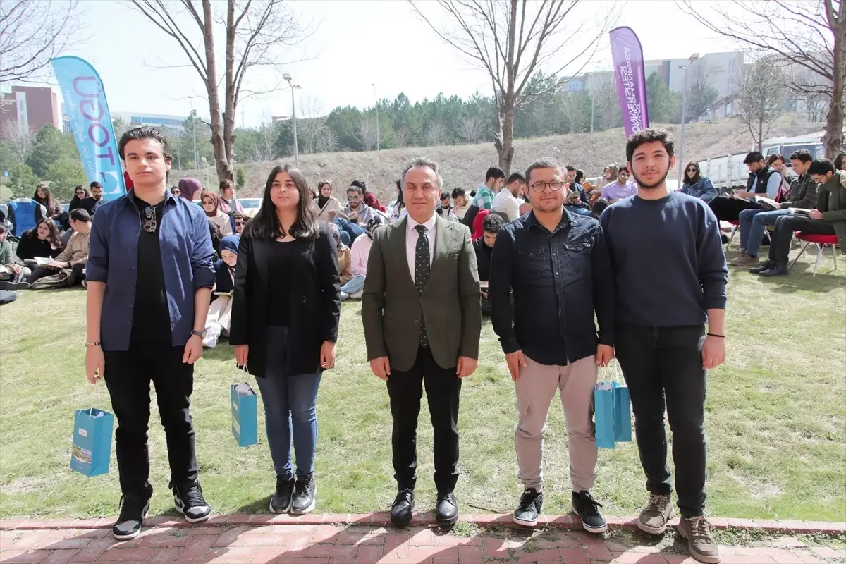 Tokat Gaziosmanpaşa Üniversitesi Rektörü Prof. Dr. Fatih Yılmaz, öğrencilerle kitap okudu