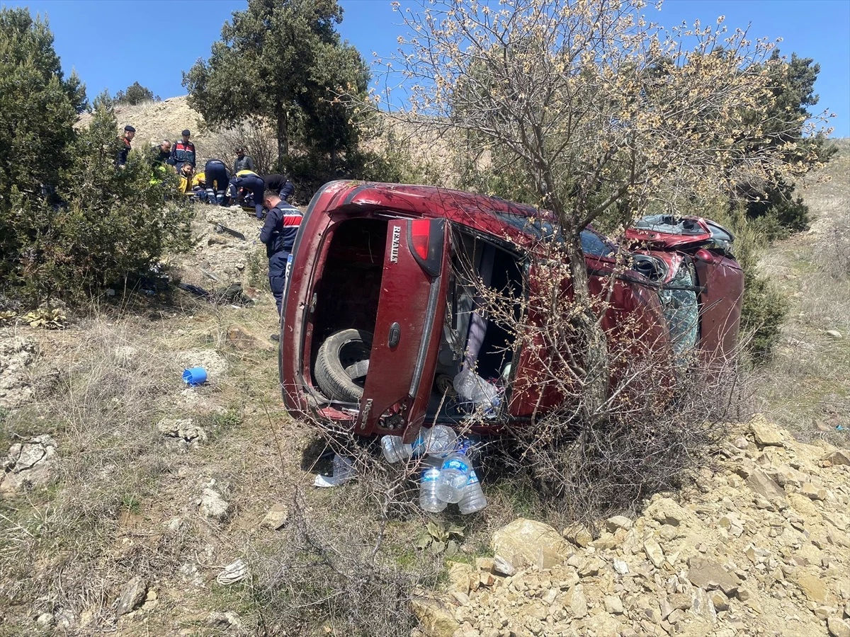 Tokat\'ın Zile ilçesinde otomobil devrildi: 1 ölü, 1 yaralı