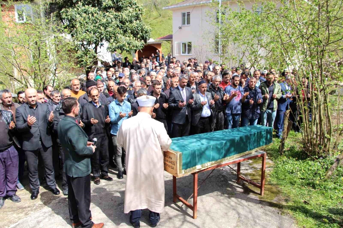 Trabzon\'da İçme Suyu İsale Hattı Çalışması Sırasında Göçük: 3 İşçi Hayatını Kaybetti