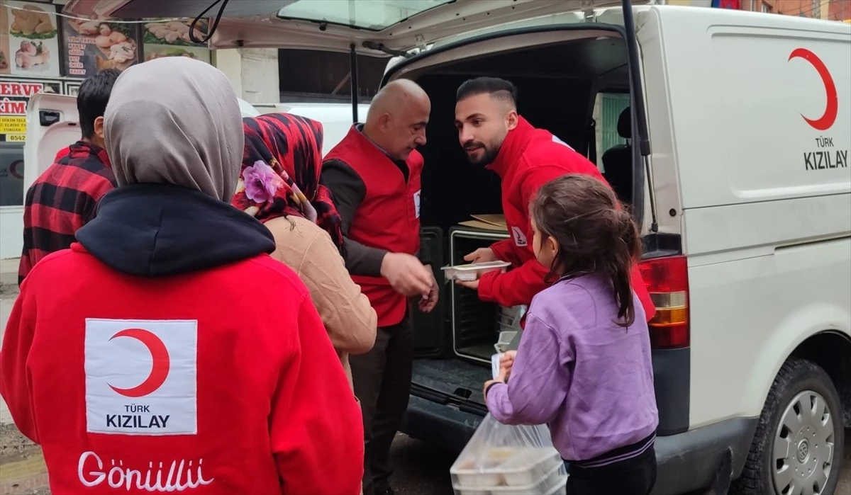 Türk Kızılay Siirt Şubesi, Ramazan Boyunca 400 Kişiye Evlerine Yemek Ulaştırıyor