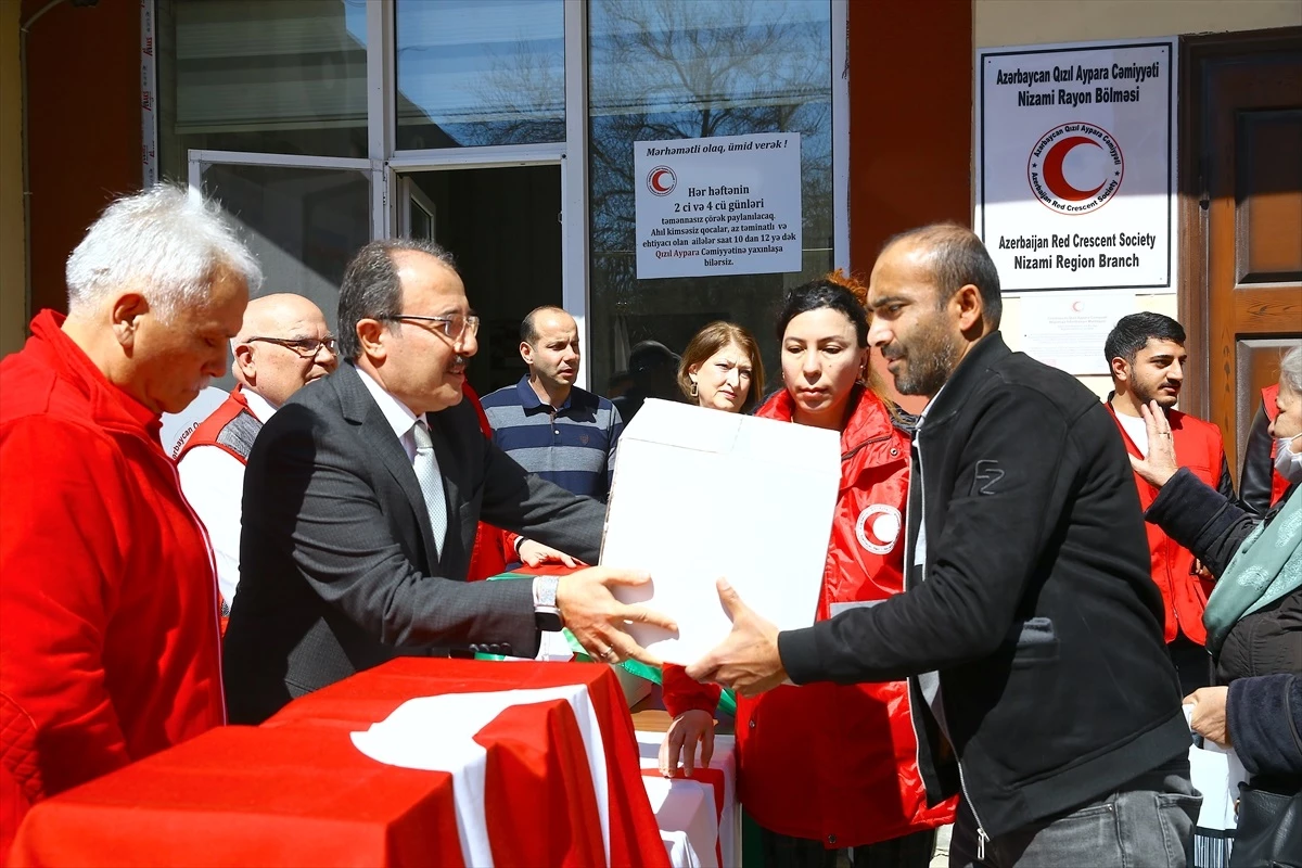 Türk Kızılayı, Azerbaycan\'da Ramazan Yardımlarını Dağıtıyor
