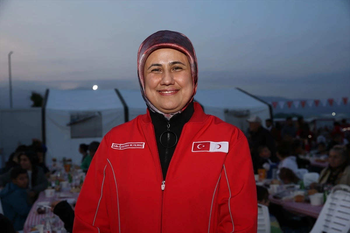 Türk Kızılay Genel Başkanı Hatay\'da depremzedelerle iftarda buluştu