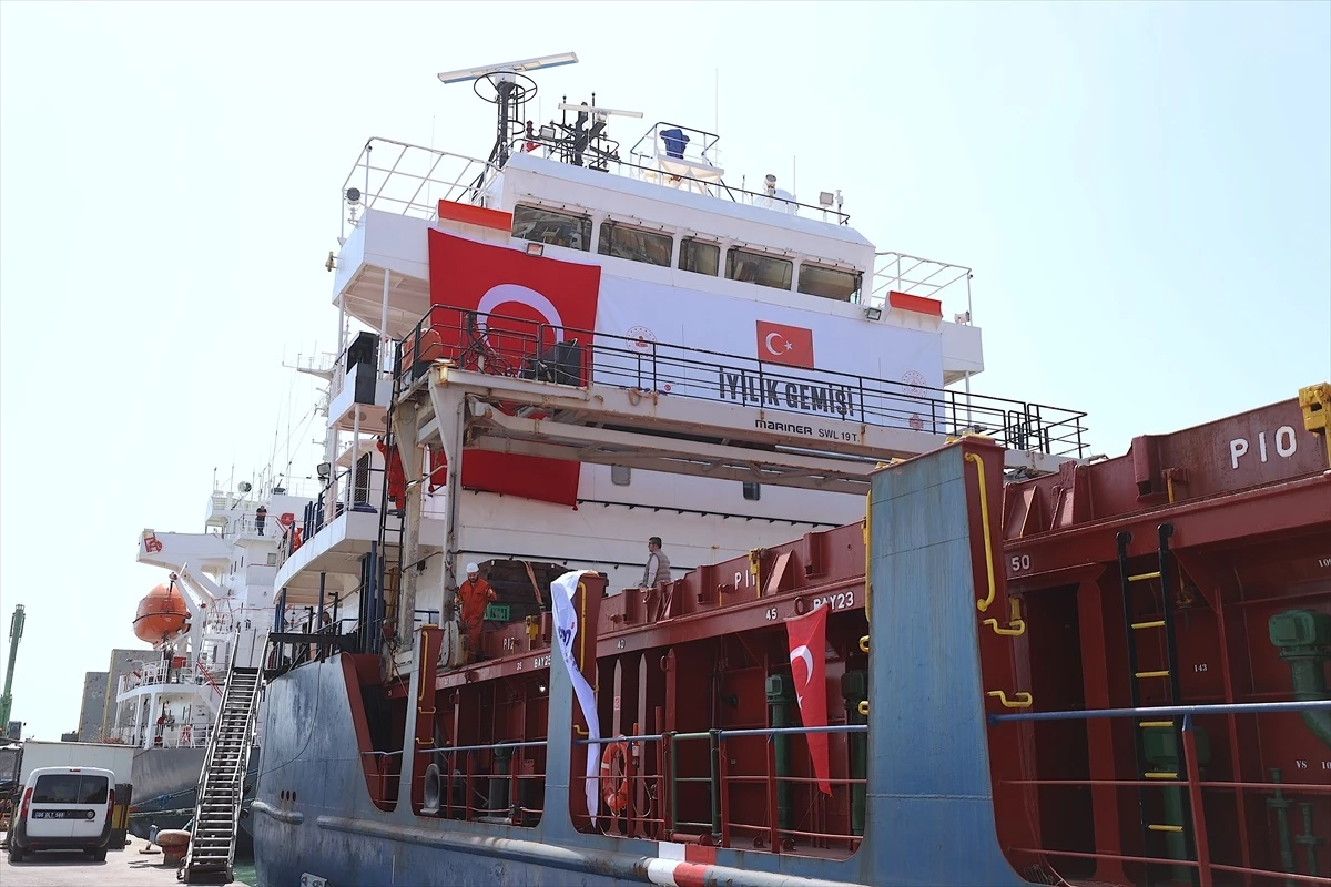 AFAD ve Vakıflar Genel Müdürlüğü işbirliğiyle Gazze\'ye 2.960 ton insani yardım gemisi gönderildi