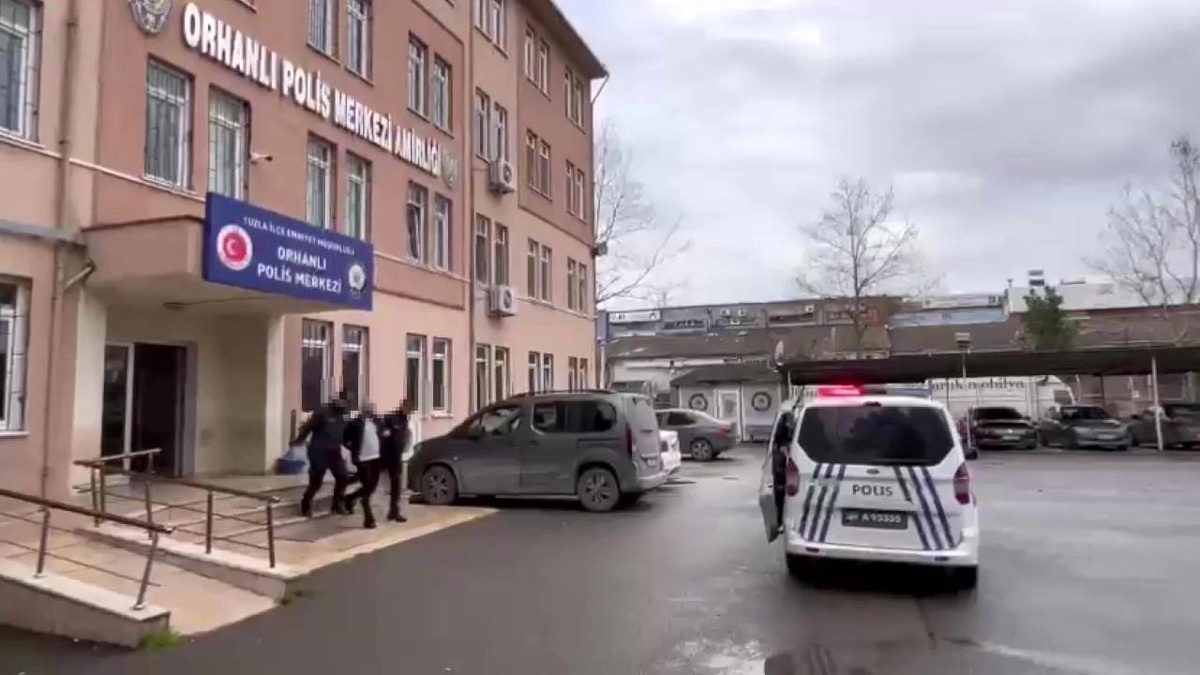 Tuzla\'da Polis Memuruna Çarpan Şüpheli Tutuklandı