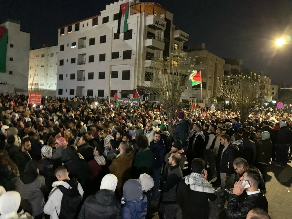 Ürdünlüler İsrail Büyükelçiliği Yakınlarında Gösterilere Devam Ediyor