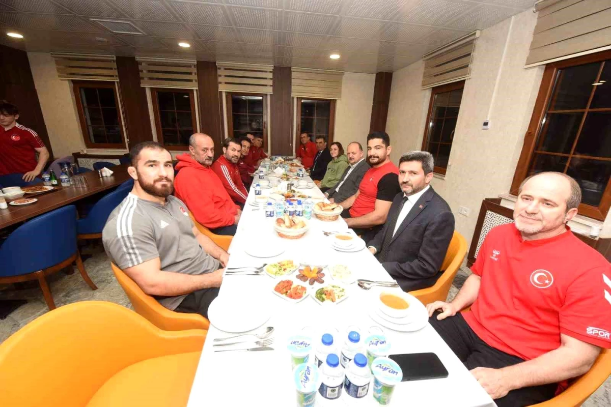 Kastamonu Valisi Meftun Dallı, milli sporcularla iftarda buluştu