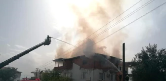 Denizli'de 3 Katlı Binanın Çatı Katında Yangın Çıktı