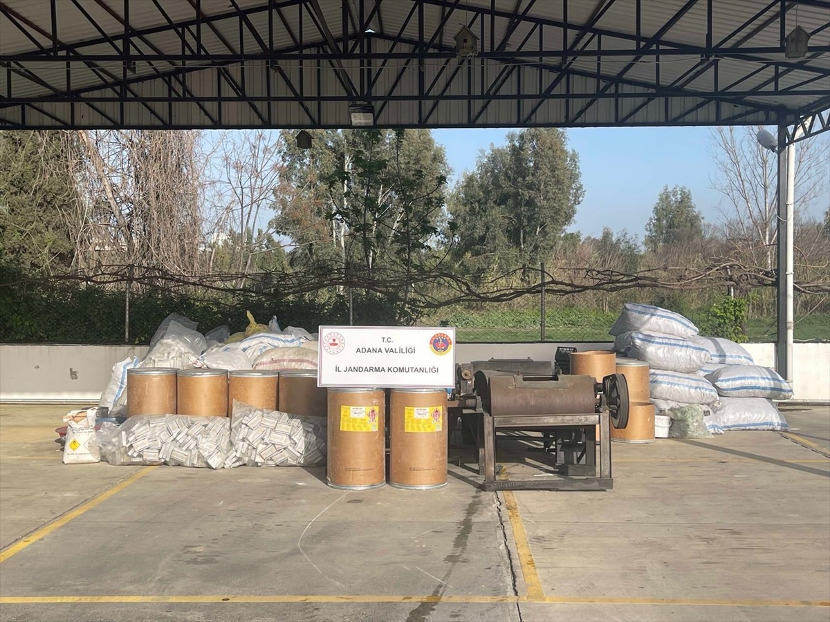 Adana\'da Kaçak Havai Fişek ve Yer Meşalesi Üretimi Yapanlar Gözaltına Alındı