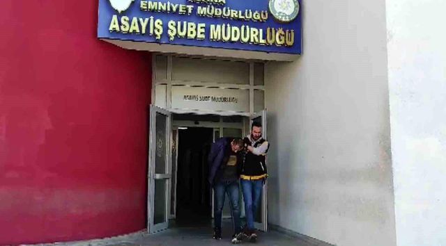 Adana'da bir kadın sevgilisi ve 8 yaşındaki oğluna ittirdiği kamyoneti, düz kontak yaparak çaldı