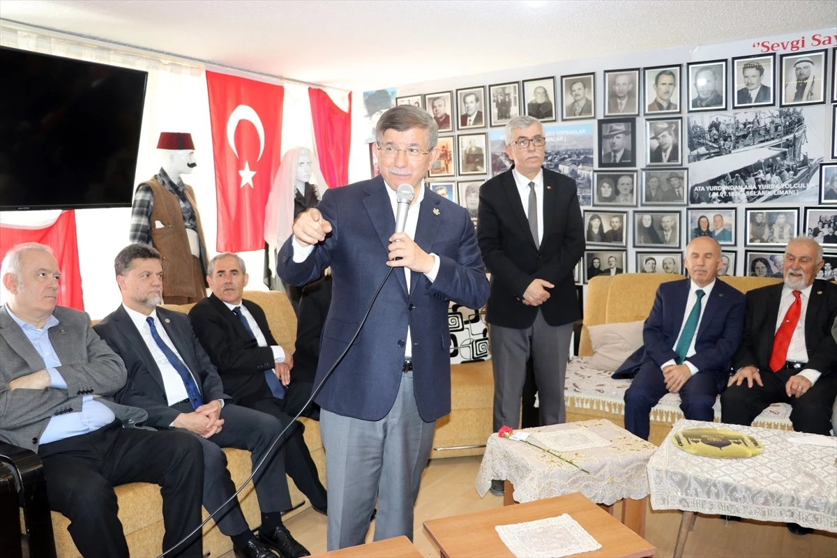 Ahmet Davutoğlu Amasya\'da seçim çalışmalarını sürdürdü
