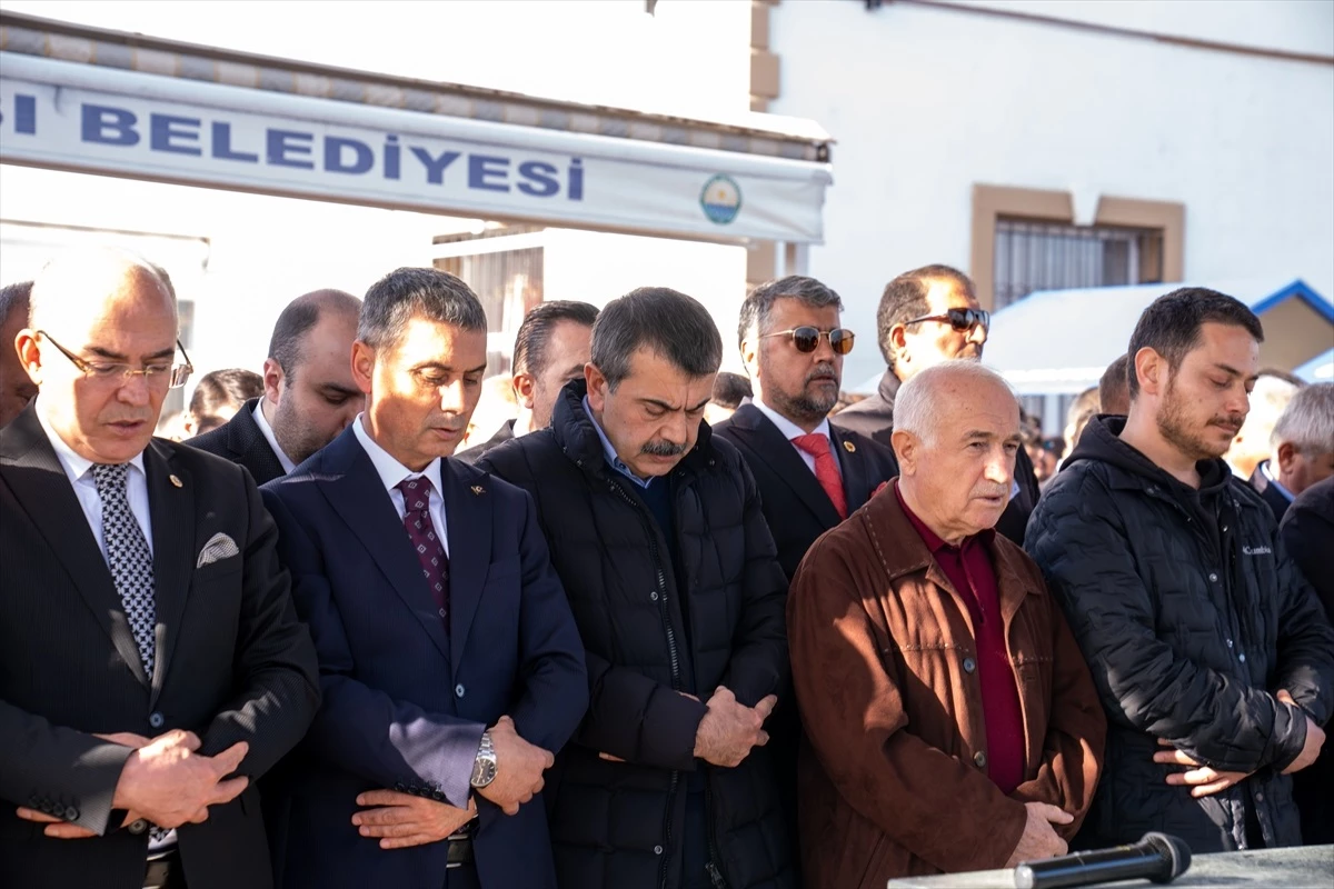 AK Parti AR-GE ve Eğitim Başkan Yardımcısı Osman Karaaslan\'ın cenazesi toprağa verildi