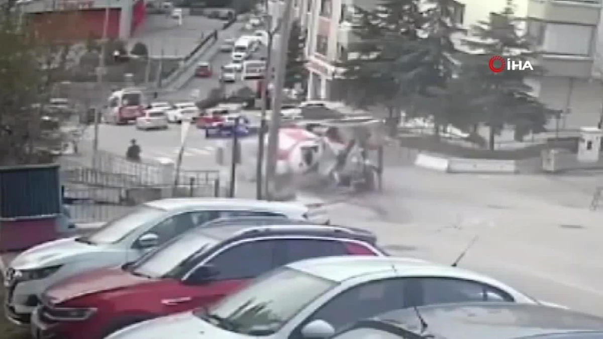 Ankara\'da çimento tankerinin devrilerek yokuş aşağı kaydığı anlar kamerada