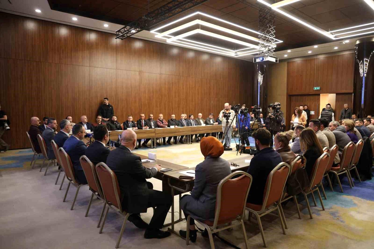 Çalışma ve Sosyal Güvenlik Bakanı Vedat Işıkhan: Türkiye\'de istihdam artışı ve ekonomik büyüme devam ediyor