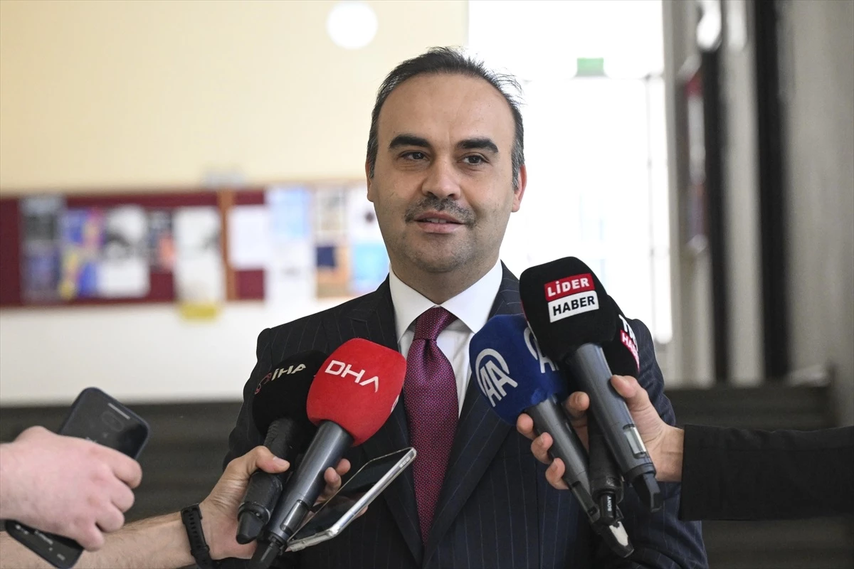 Sanayi ve Teknoloji Bakanı: Türkiye\'nin astronotuyla gurur duymuyorlar