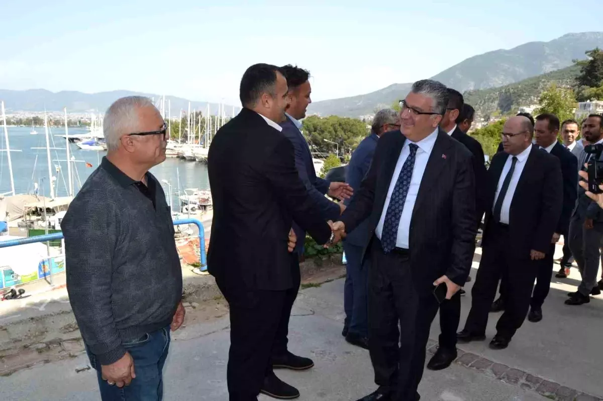 Ulaştırma ve Altyapı Bakan Yardımcısı Durmuş Ünüvar, Fethiye\'de Denizcilerle Buluştu