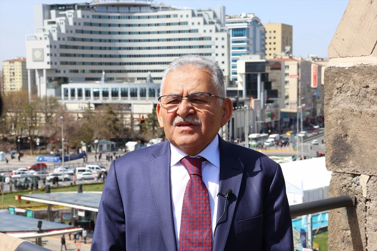 Kayseri Büyükşehir Belediye Başkanı Memduh Büyükkılıç, vatandaş ve esnaf ile bir araya geldi