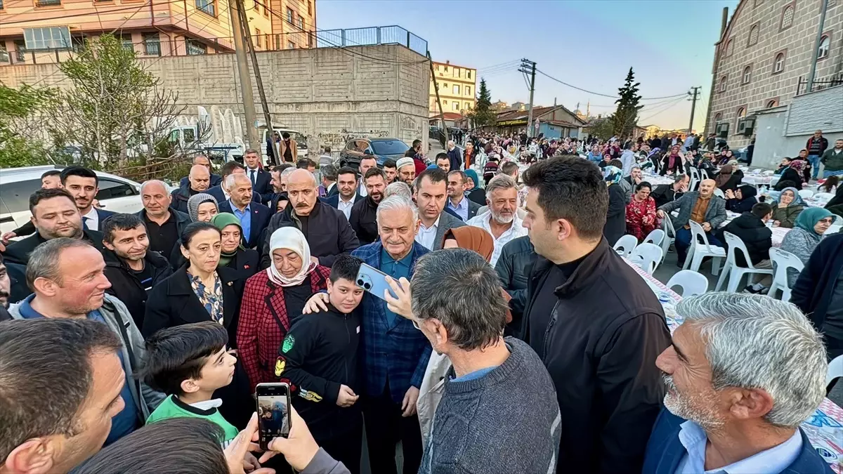 Binali Yıldırım: Cumhurbaşkanı liderliğinde sıkıntıları aşarız