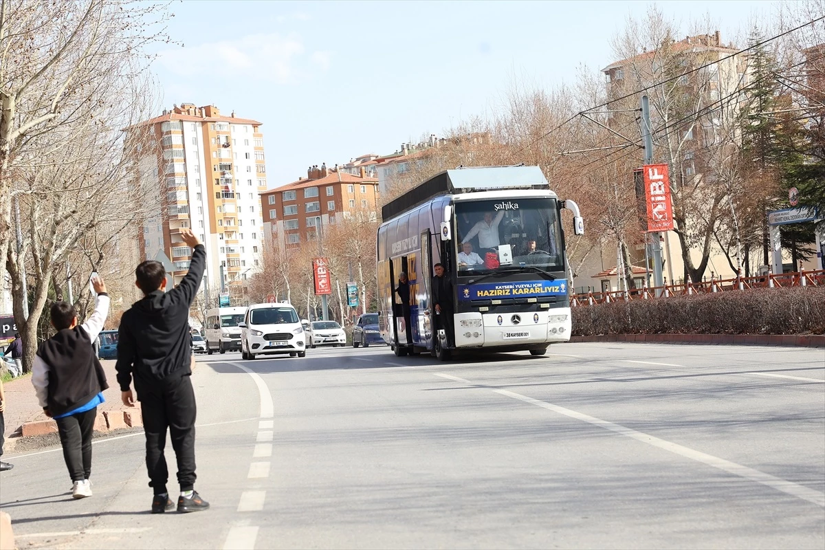 Büyükşehir Belediye Başkanı Memduh Büyükkılıç, otobüs ile şehir turu yaparak vatandaşlara seslendi