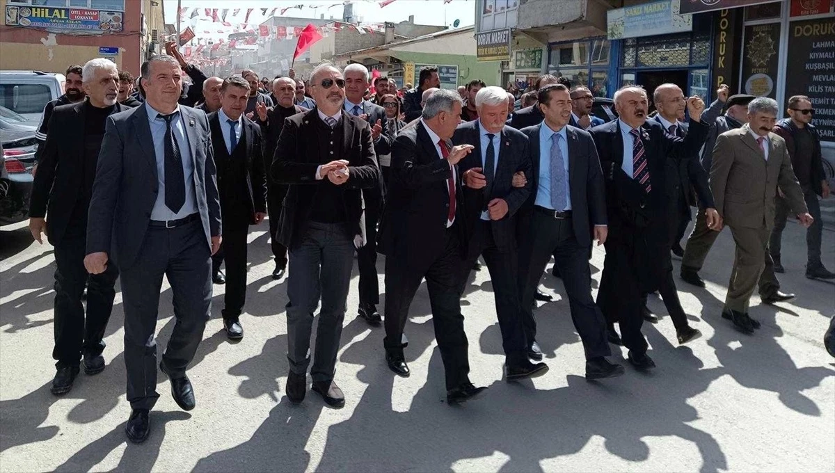 CHP Kayseri Büyükşehir Belediye Başkan adayı Murat Molu, Sarız ve Yahyalı ilçelerinde seçmenle buluştu