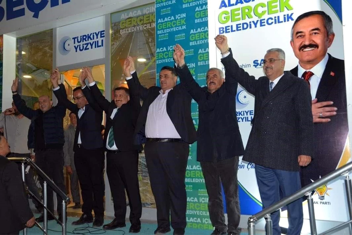 AK Parti Milletvekilleri Alaca\'da Coşkuyla Karşılandı
