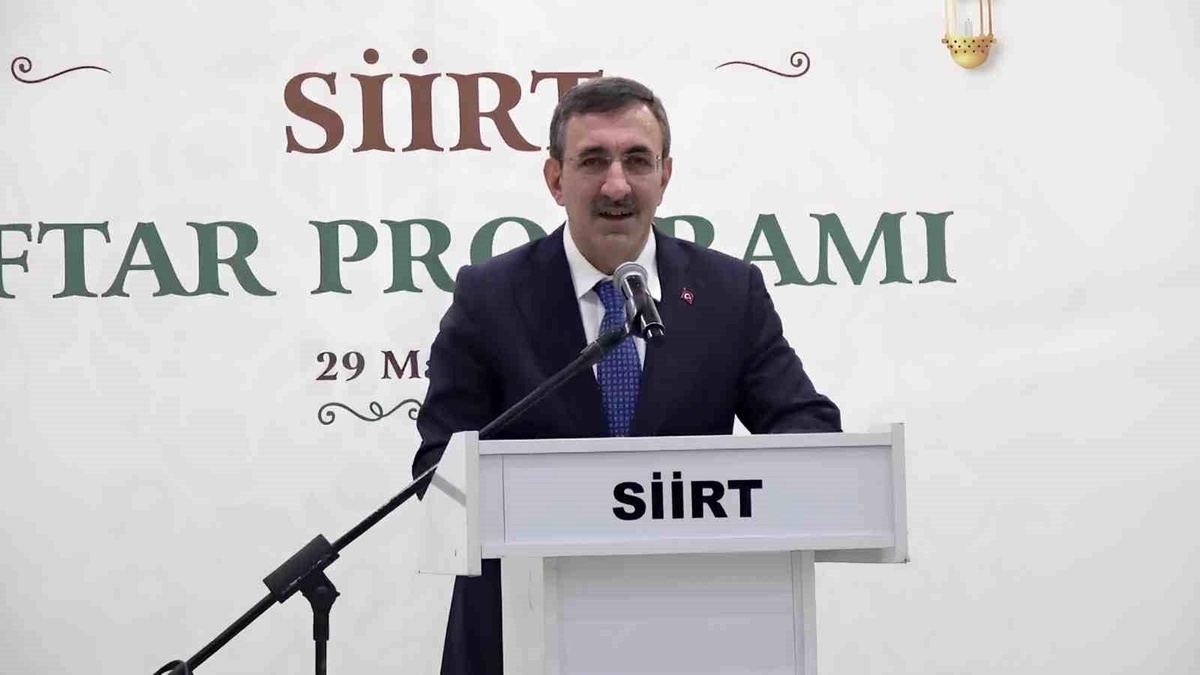 Cumhurbaşkanı Yardımcısı Cevdet Yılmaz Siirt\'te İş Adamları ve Vatandaşlarla Buluştu