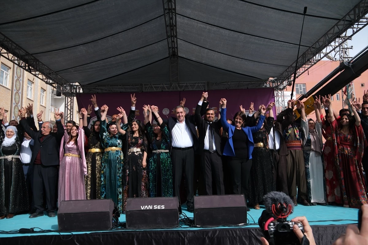 DEM Parti Eş Genel Başkanı Tuncer Bakırhan Van\'da miting düzenledi