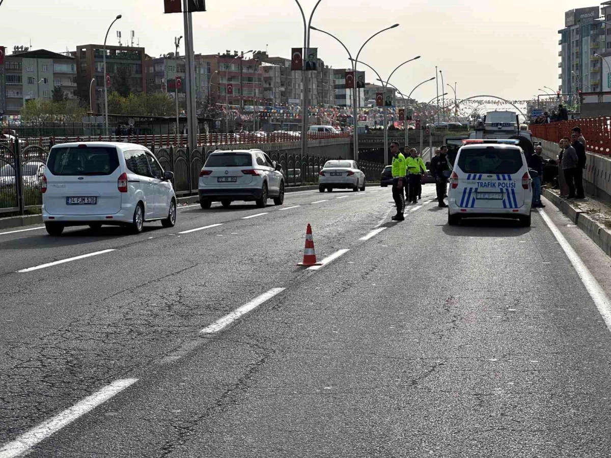 Diyarbakır-Şanlıurfa Karayolunda Zincirleme Kaza: 4 Yaralı