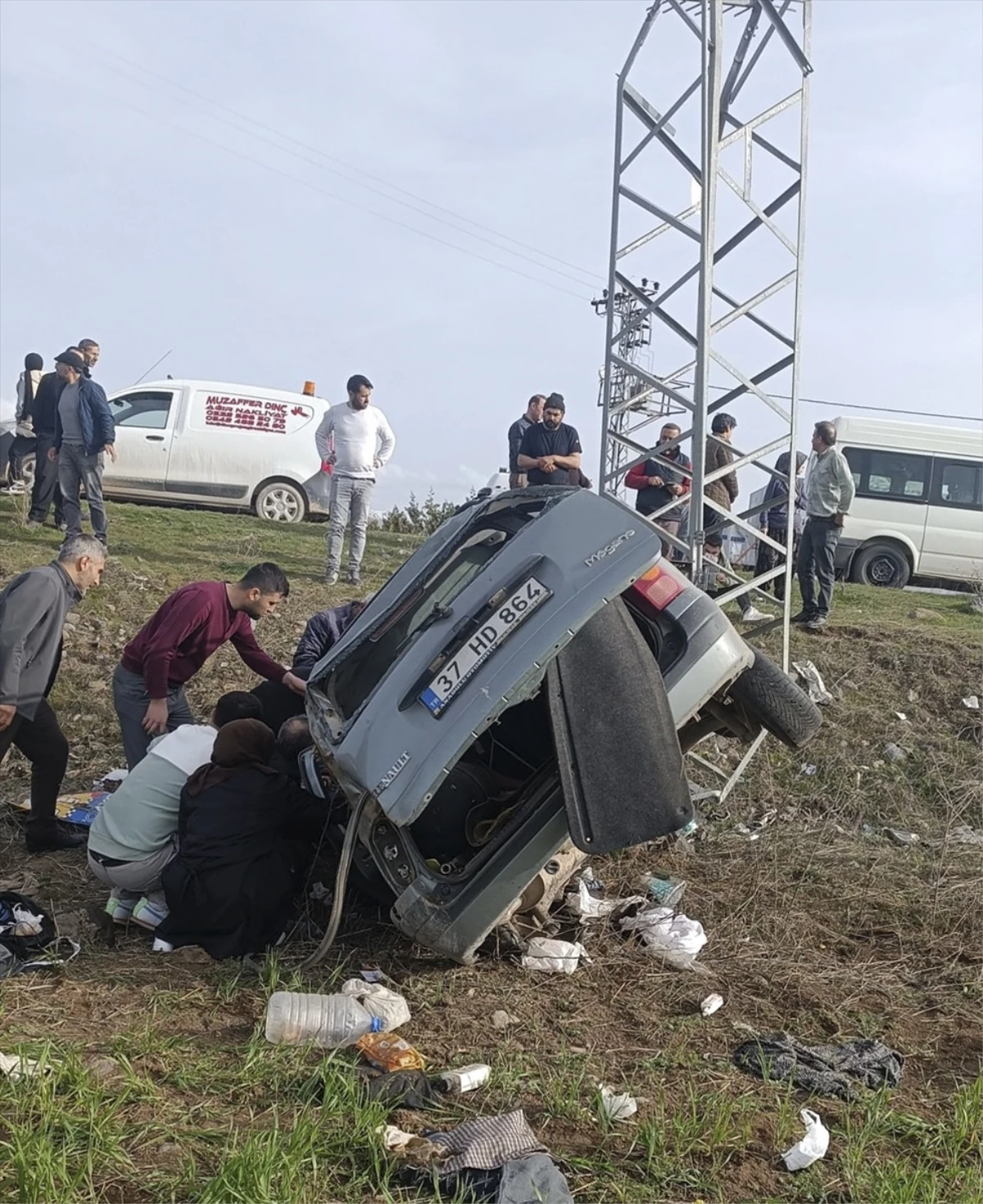 Elazığ\'ın Karakoçan ilçesinde trafik kazası: 1\'i ağır 5 kişi yaralandı