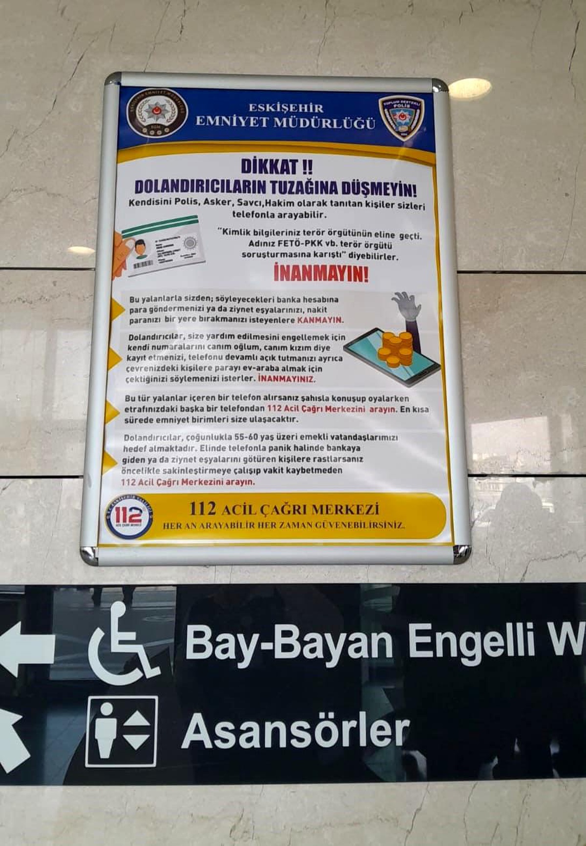 Eskişehir\'de Polis Ekipleri Vatandaşları Bilgilendirdi