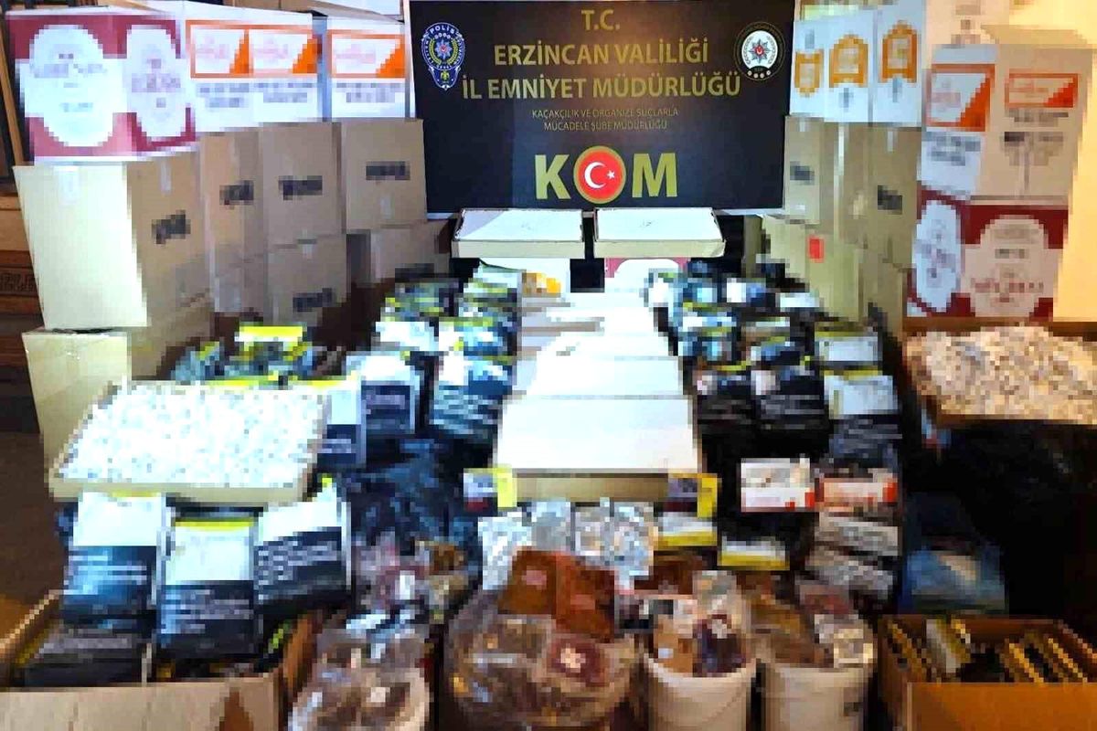 Erzincan\'da iki depoda yapılan aramada kaçak ürünler ele geçirildi
