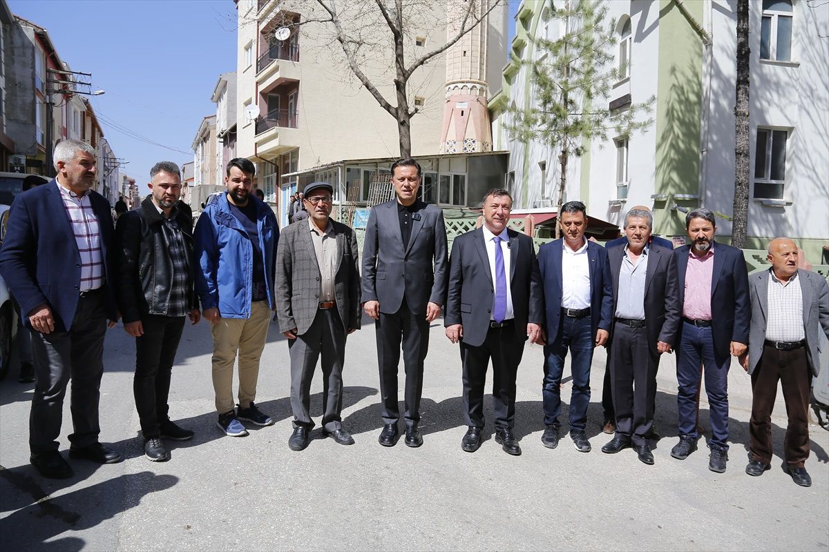 AK Parti Eskişehir Büyükşehir Belediye Başkan adayı Nebi Hatipoğlu seçmene çağrı yapıyor