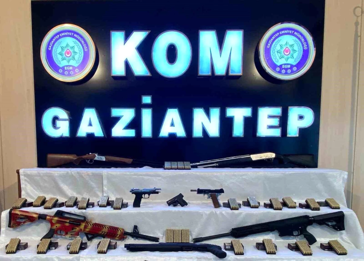 Gaziantep\'te Kaçakçılık Operasyonunda 6 Ruhsatsız Pompalı Tüfek Ele Geçirildi