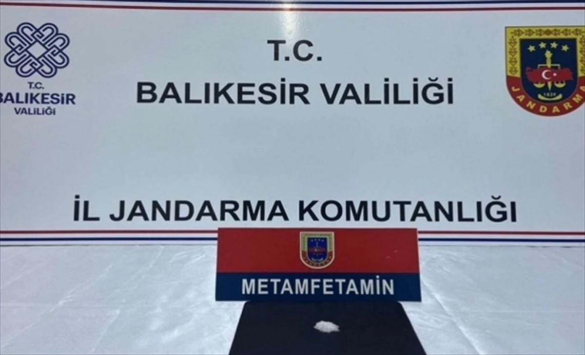 Balıkesir Gömeç\'te uyuşturucu operasyonu: 4 zanlı gözaltına alındı